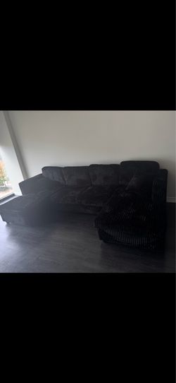 SECTIONAL BLACK COUCH
