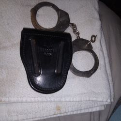 🇺🇸"Leather Holster With Handcuffs & Key."