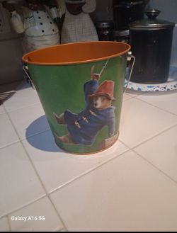 PADDINGTON IN PERU METAL THEATER 85 OZ. EMBOSSED POPCORN BUCKET