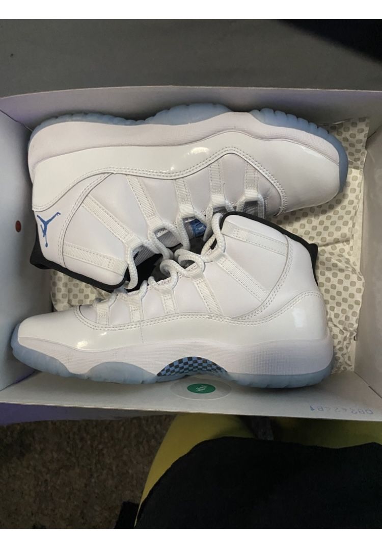 Jordan 11’s 7Y
