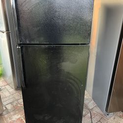 Refrigerator 28 Inc GE