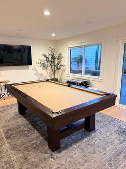 Imperial Reno 8' Pool Table — Excellent Condition, Full Accessory Set