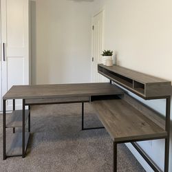 Computer Desk With Wireless Charger