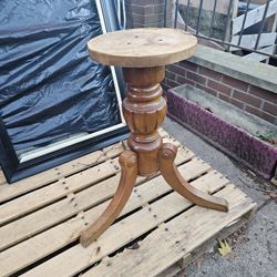 FREE PEDESTAL AND STEP STOOL