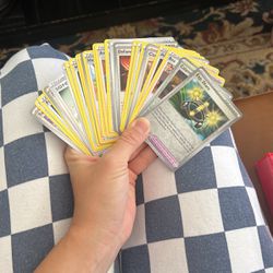 28 Pokemon Cards 
