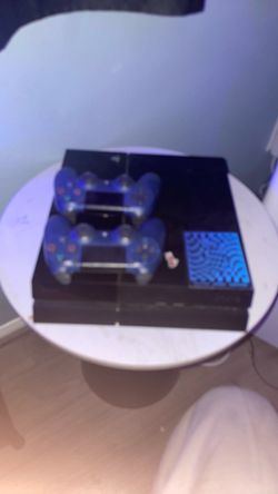 PS4/two controllers