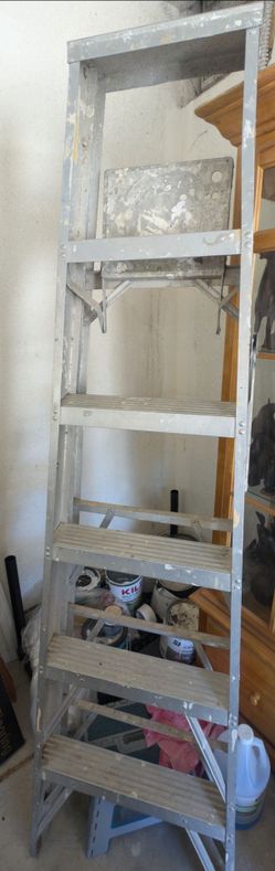 Aluminum Step Ladder