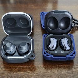 Samsung Earbuds. Ambos originales.