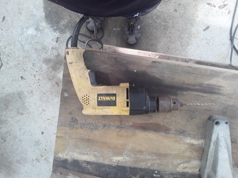 DeWALT 511 Hammer Drill