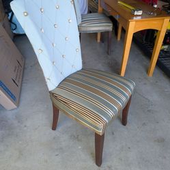 Free! Dining room chairs (set of 4)