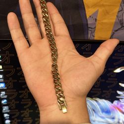 Gold bracelet 