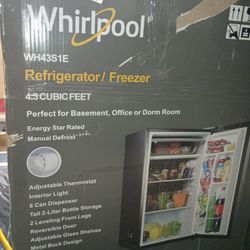 Whirlpool 4.3 cu.ft Mini refrigerator stainless steel
