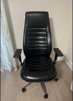 Executive desk chair (leather)