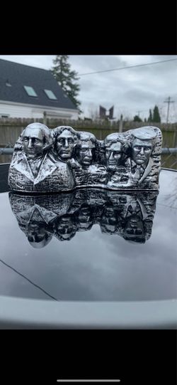 Mount Rushmore featuring 47 statue
