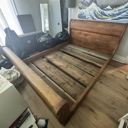 Queen size wood sleigh bed