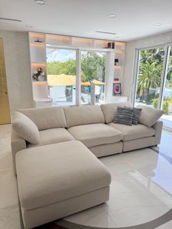 Brand New Sectional Sofa with Pillows  / Sofa Seccional con Cojines Nuevo a Estrenar … Fast delivery 🚚