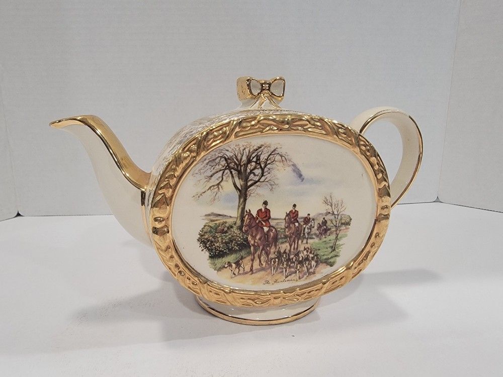 Sadler Teapot - Cream & Gold Fox Hunting Theme, 10"x6"x4", Made In England