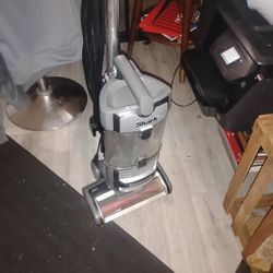 Shark Upright Vacuum - Excellent Condition 