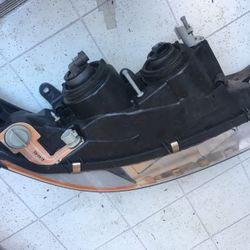 Used 96 Lexus es300 oem left headlight in very good condition come with bulbs $80 obo