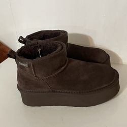 Bear Paw Boots In Brown Like New