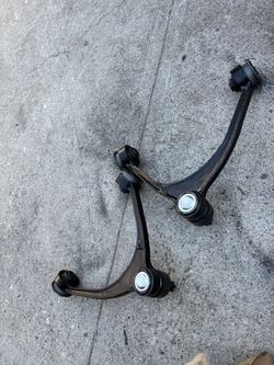 Front Upper Control Arms Lexus GS ( removed)-