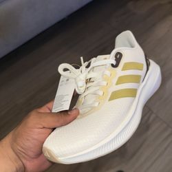 Brand New Size 7 Adidas Women 