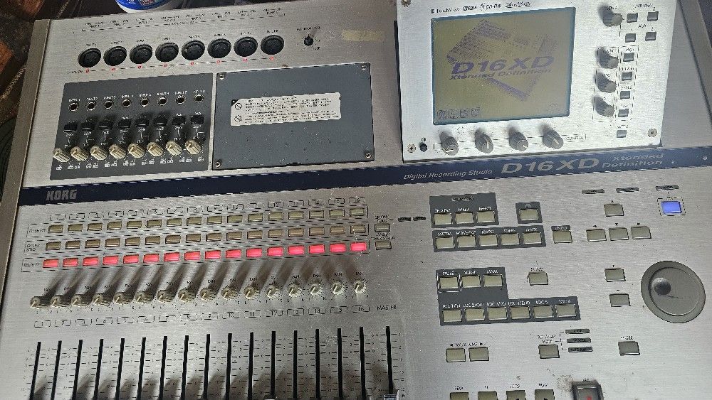 Korg Digital Recording Studio D16XD
