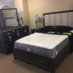 Brueban Gray Footboard Storage Platform Bedroom Set (Queen and King Bed Frame