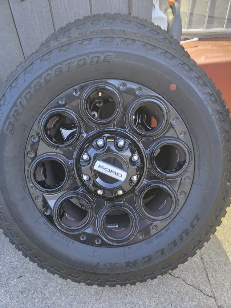 Ford F250 OEM 8 Lug RimS