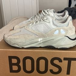 Yeezy 700 Men’s 10.5