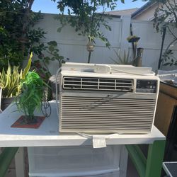 8000 BTU Air Conditioning Working Good