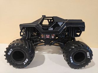 Monster Jam Hot Wheels 1:24 scale Black Ops monster truck