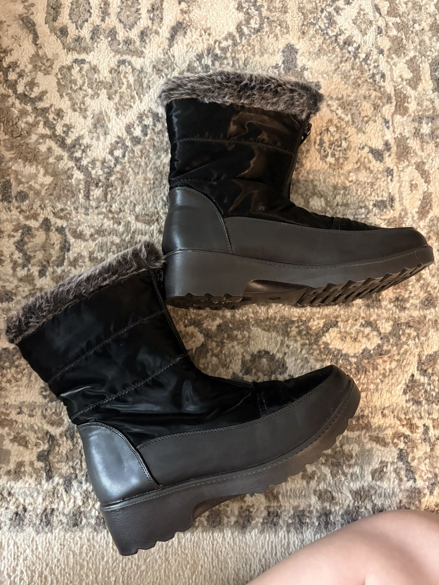 Women’s Snow Boots With Spikes