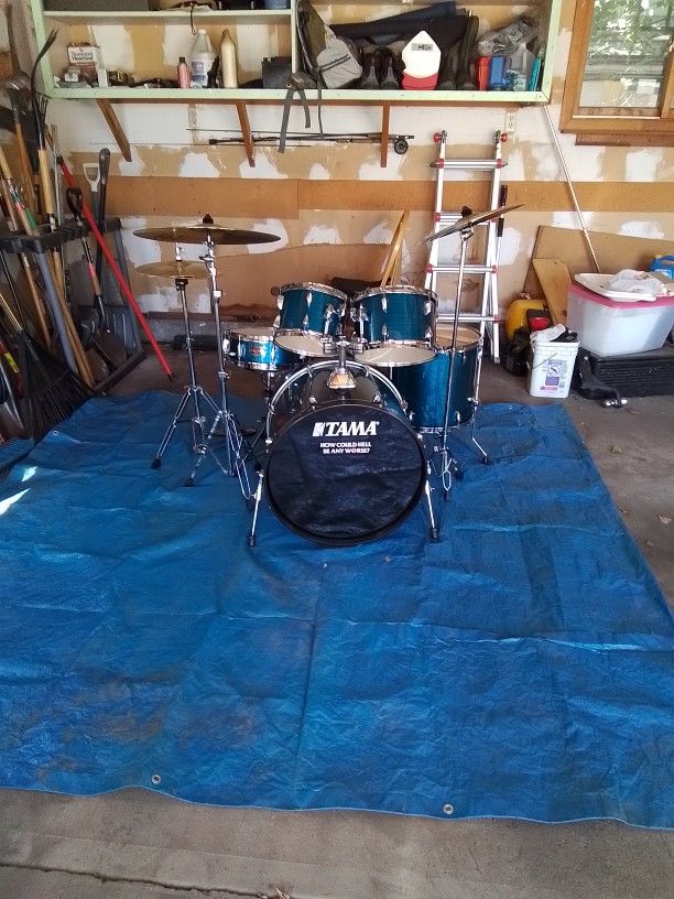 TAMA Imperialstar 5 Piece Drum Kit 3 Cymbals