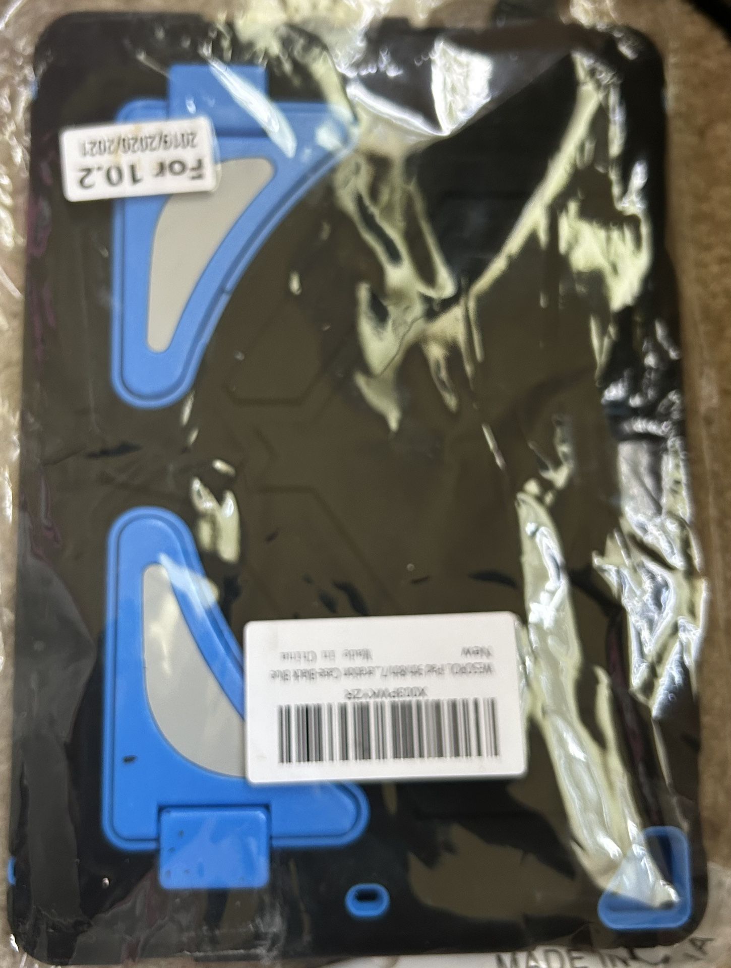 Brand New iPad 9th Generation Case W/Straps
