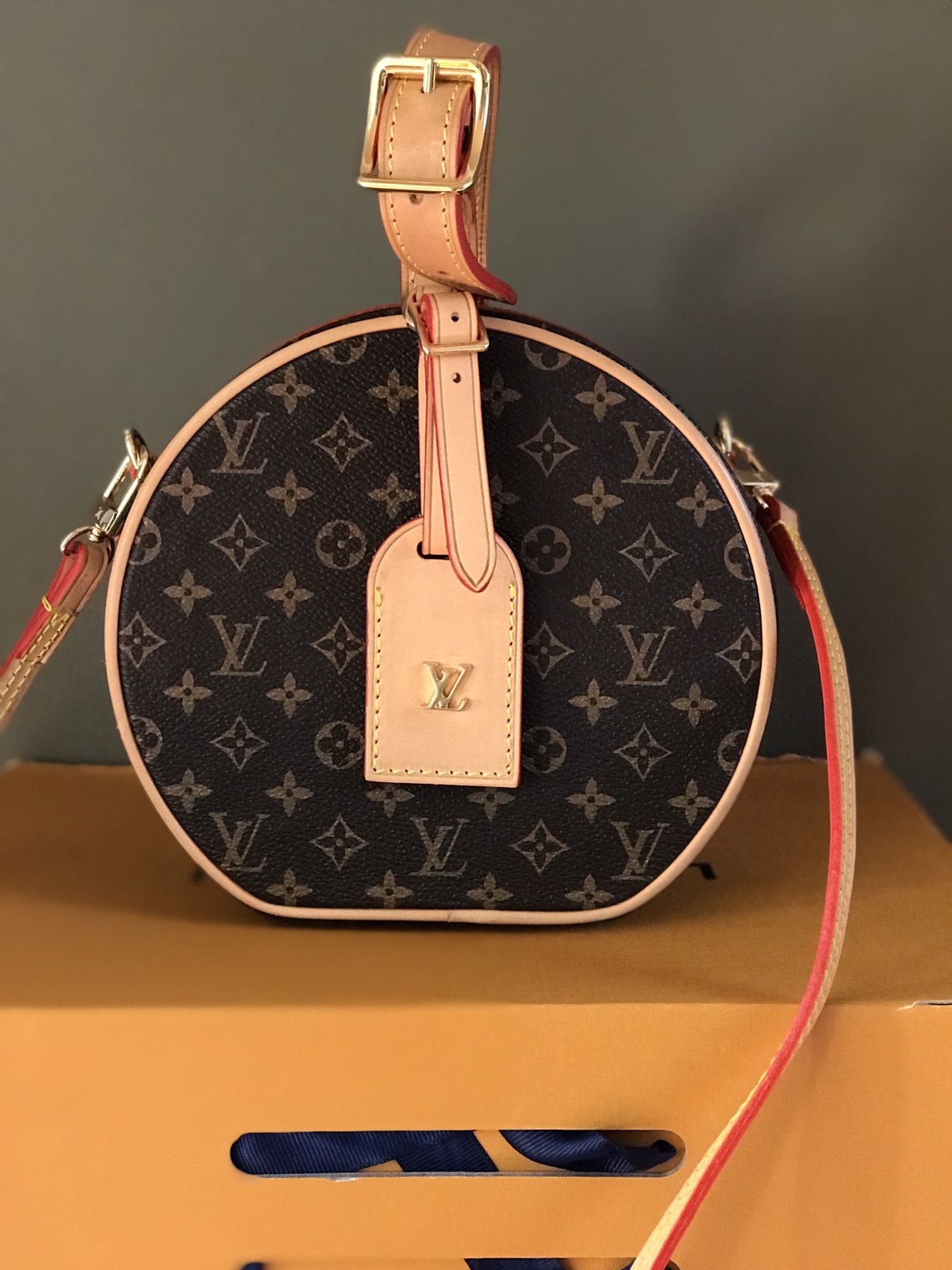 Louis Vuitton Petite Boite Chapeau Bag Monogram Canvas for Sale in Bowling  Green, NY - OfferUp