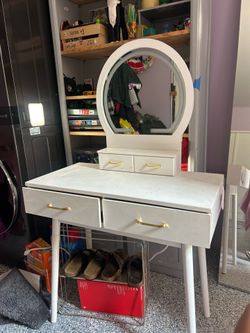 Makeup vanity with mirror