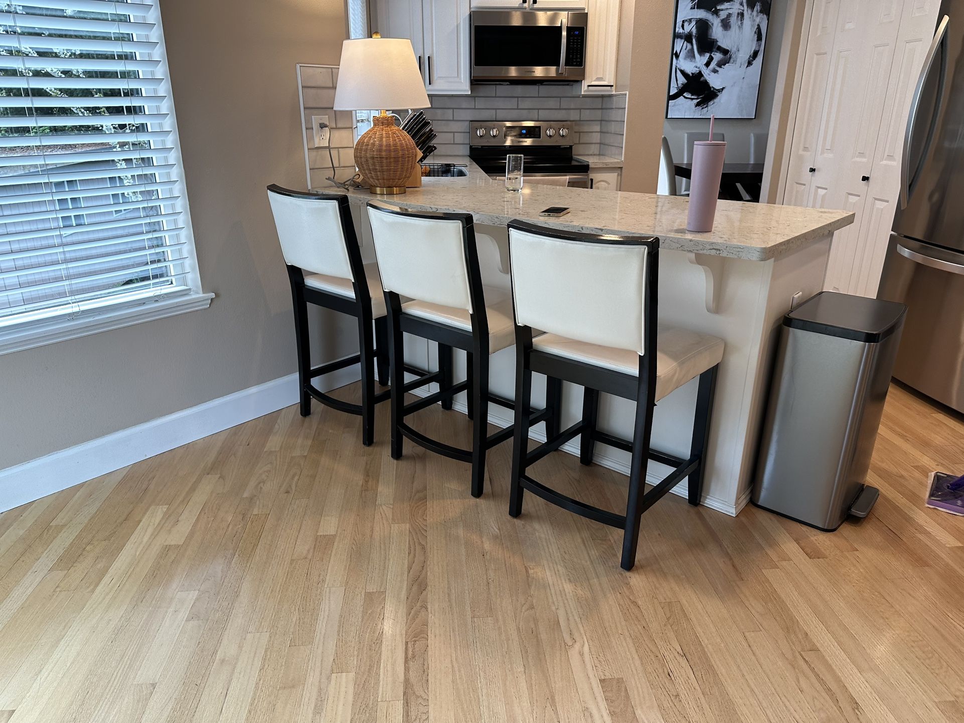NEED GONE: Set of 4 Barstools