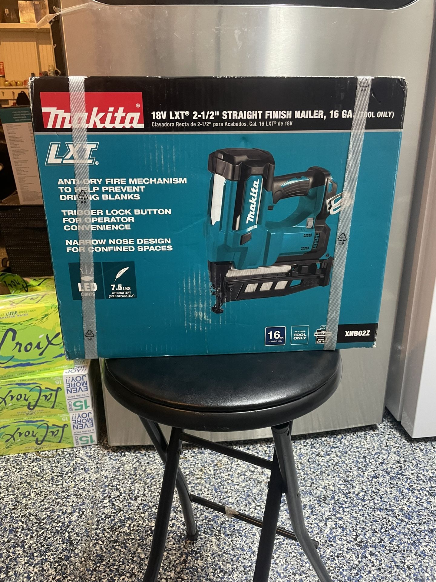 Makita Straight Finish Nailer [New][Nueva]