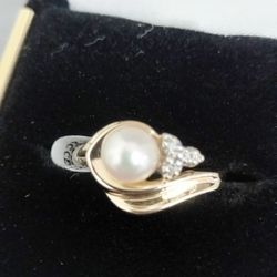 Pearl Ring With Diamonds Accents 