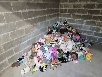 Large Lot of Stuffed Animal Plush Toys