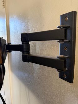 Vizio TV and Wall Mount