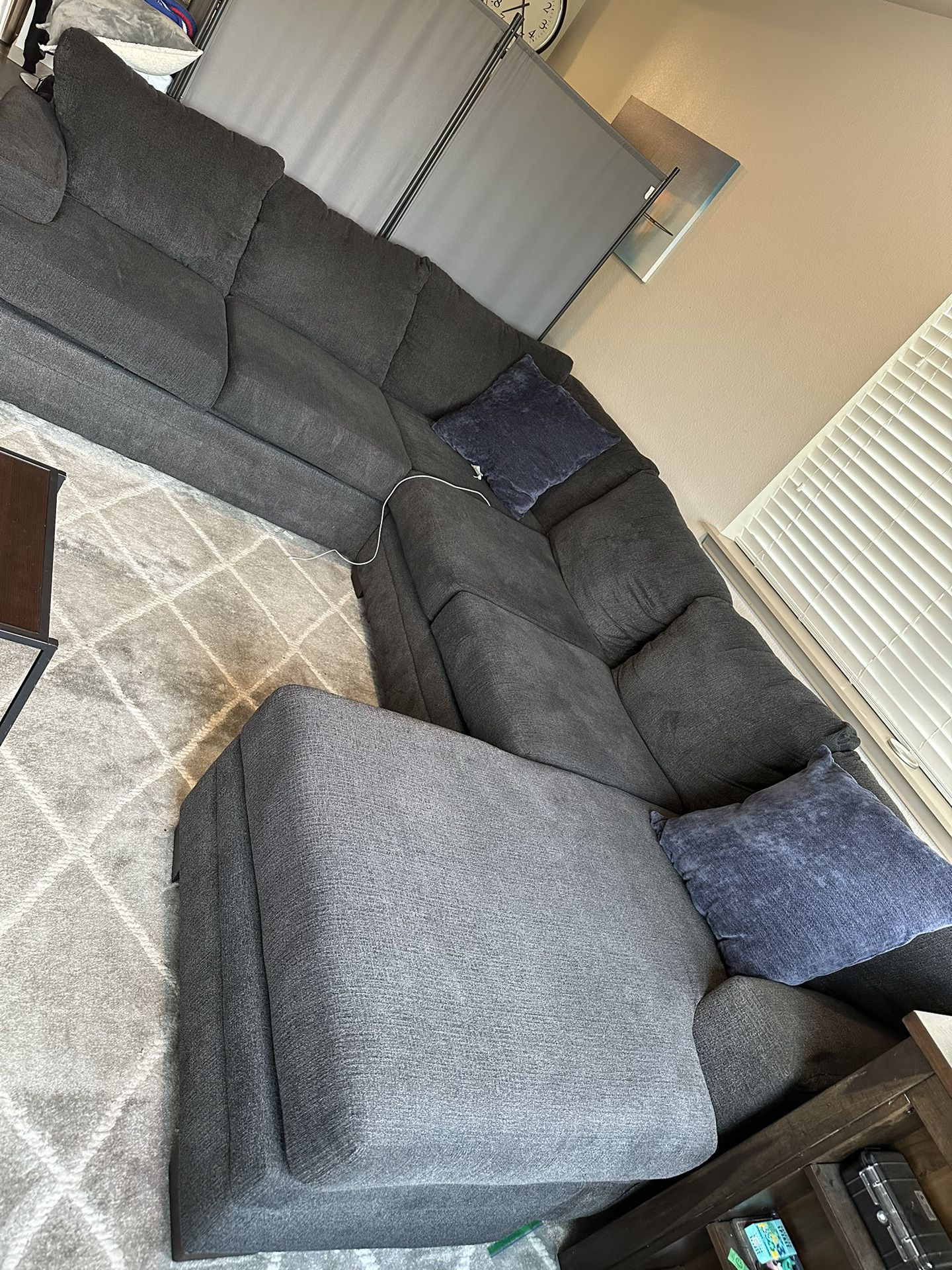 🚚 FREE DELIVERY ! Gorgeous Blue Gray Sectional Couch 