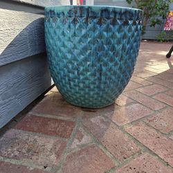 Like New Plant Pot/Ceramic/Turquoise/Garden/Patio