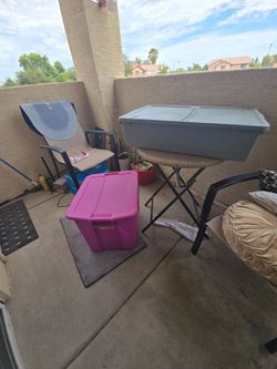 Storage containers