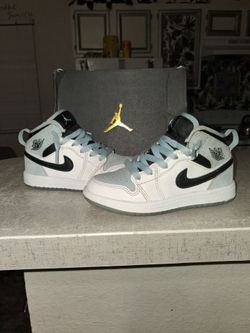 JORDAN 1 MID SE (PS)