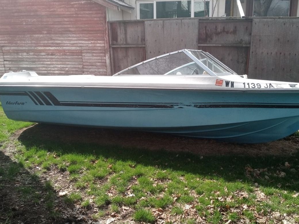 Photo Free 16 foot Fiberglass boat. I have the title. Just bring a boat trailor and pick it up. 509 8081030