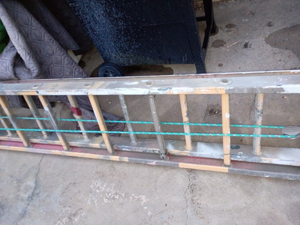 24 to 28 Fiber Glass Ext Ladder