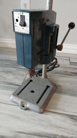 Variable speed tabletop drill press adjustable