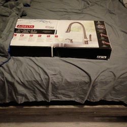 Delta, 19756z-spsd, SpotShield Stainless Finis, Fits 1,2,3, Or 4 Hole Sinks Up To 2 1/2 Max Deck Thickness